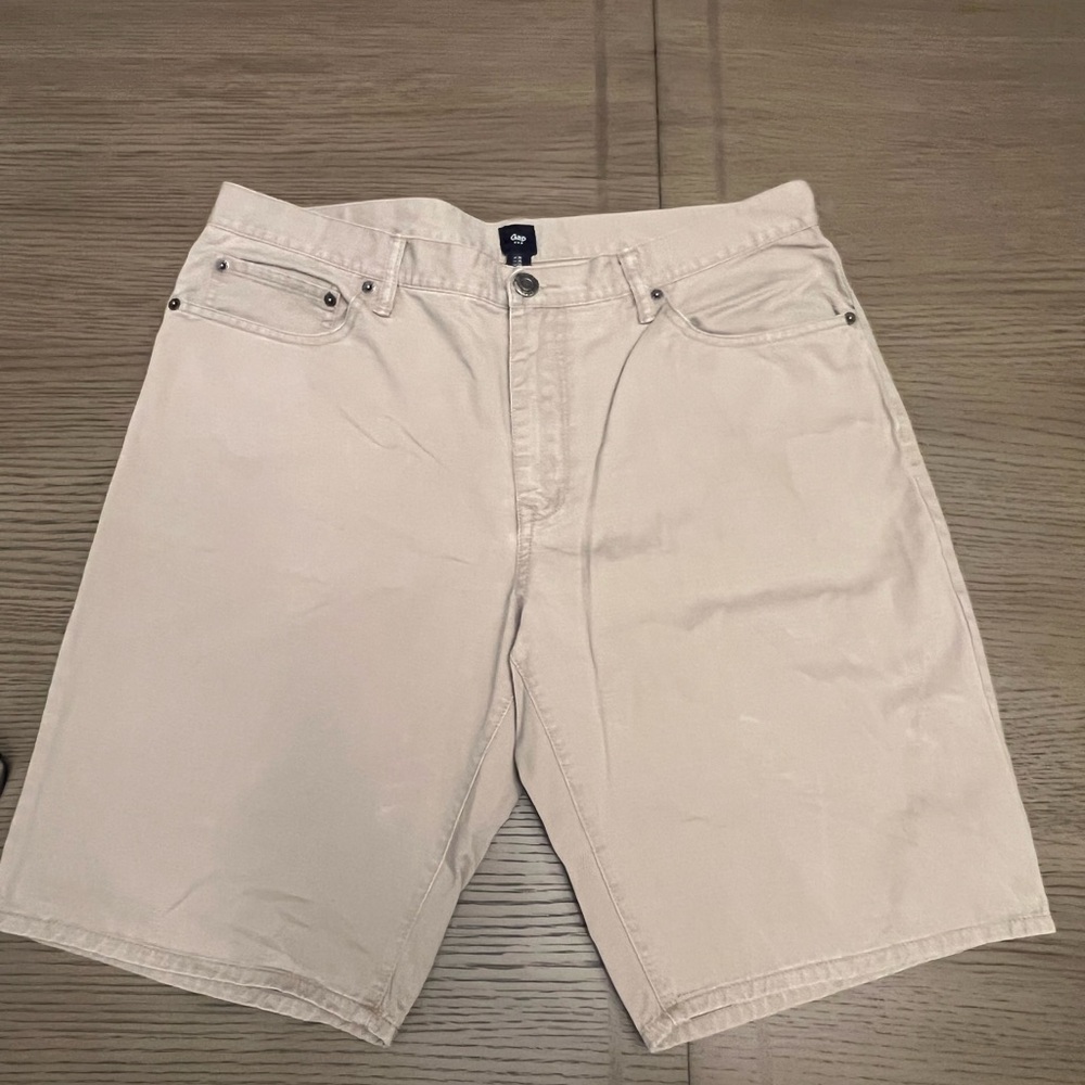 GAP Men's Beige Flat Front Shorts